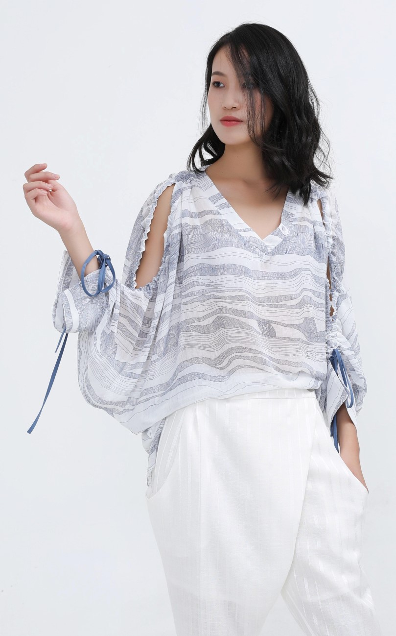 Blouse Linear Print Open Shoulders Loose W13431-07 Buy Blouse Linear Print Open Shoulders Loose